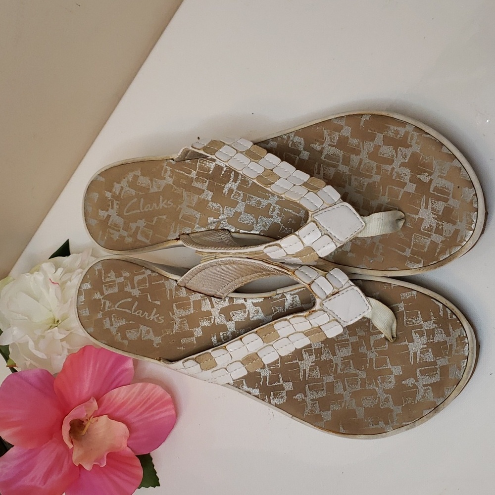 Clarks white Wedge Sandals 9 EUC